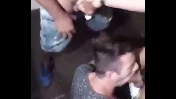 Rico Marlon e Christian Hupper no banheiro e na escada com o anônimo.