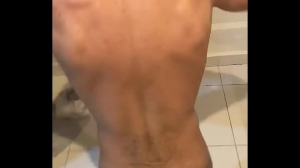 Levando chute na bunda