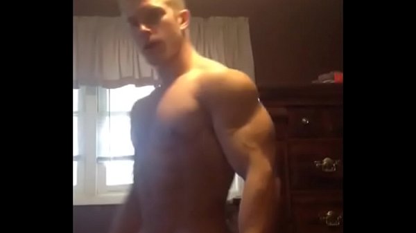 Big Blonde Bodybuilder posing (no sexual contente)