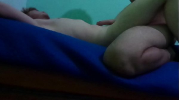 Mi primera vez y se viene 5 veces a dentro mío