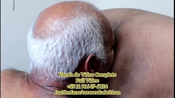 Coroa Roludo Fodendo Negão Gordinho – Video Completo com gozadas 29 min no WhatsApp  55 11 96647-6024