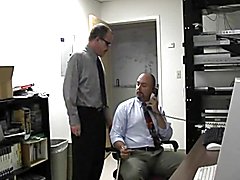 Amateur oral sex in the office