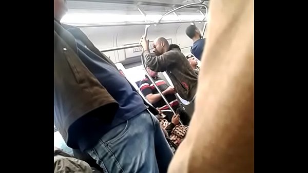 casado de pau duro no metro