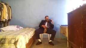 El sacerdote católico necesita tus confesiones perversas