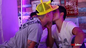 Primer triplet anal de jovencitos. camilo, fabián y gabriel jugando videojuegos.