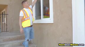 Massive pecker customer with no condoms fucks his electrician