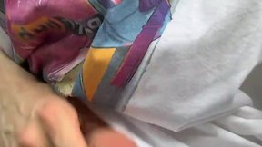 милый мальчик дрочит в лесу у озера