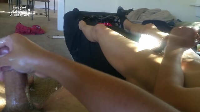 Catching my straight roommate sexting with a large penis