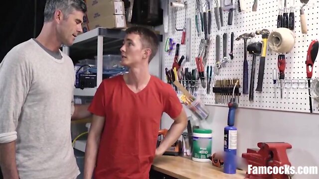 Learning how to use large tools with a same-sex family