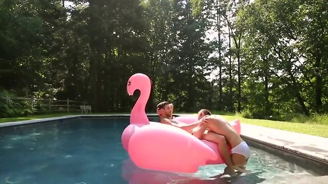 Swan Float Sex – scene 2